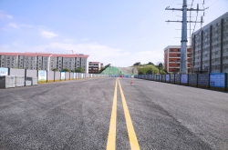 托子沖南路主幅路通車，新學(xué)校旁拉通了一條便民路